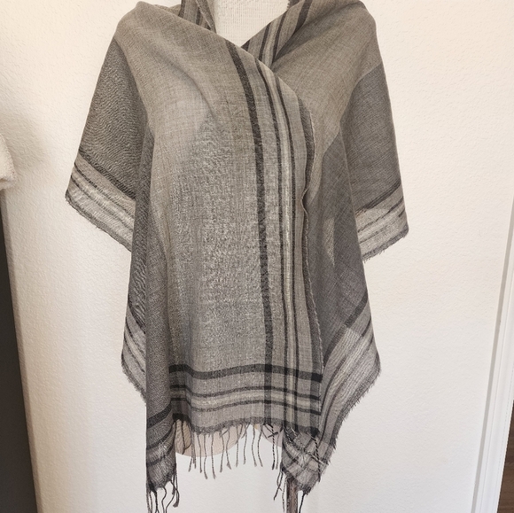 Gray Plaid Print Scarf - Picture 6 of 6